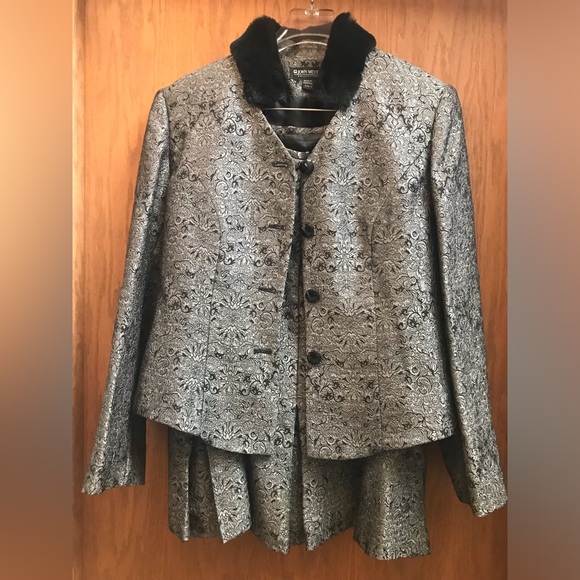 John Meyer Collection Women’s Suit with Skirt - Picture 2 of 12